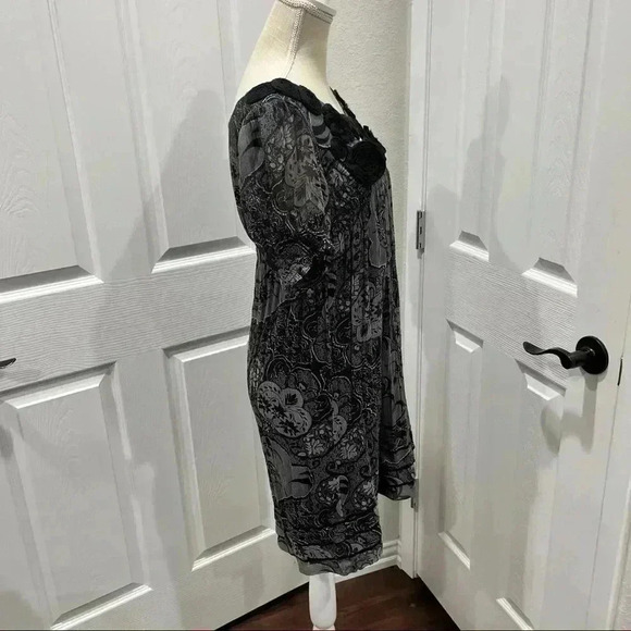 ECI 100% silk Fully lined mini dress with chest flower detailing - Picture 4 of 11